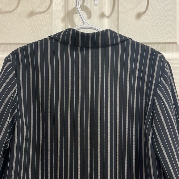 Aritzia Wilfred Cherrelle Pinstripe Oversized Blazer - Picture 9 of 16